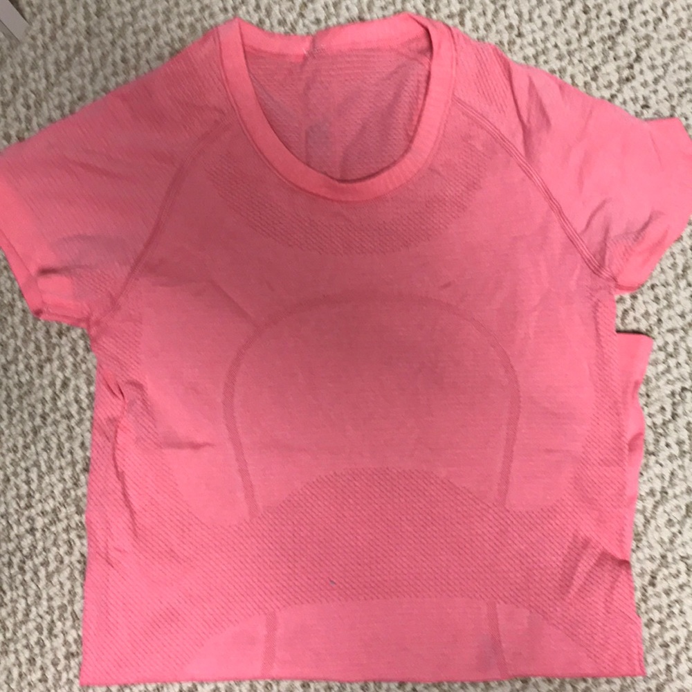 New without tag Lulu Short sleeve swiftly Tech